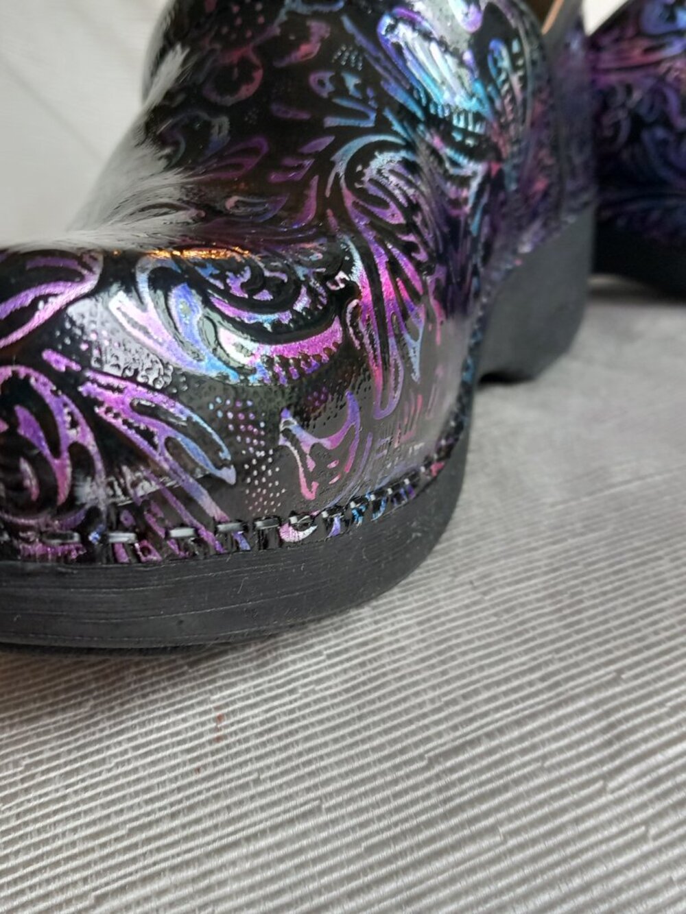 Dansko Pro XP2.0 Engraved Floral Patent Leather Clogs - Size 39 - Picture 5 of 10